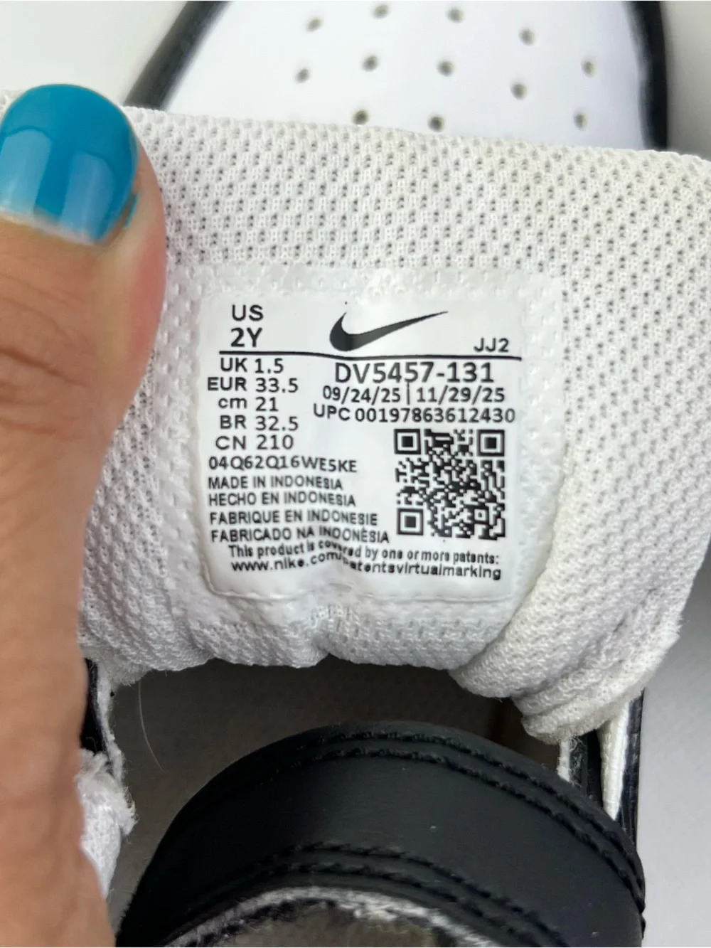 Nike Unisex Kids Low Top Hook & Loop Sneakers Black/White Size 2Y